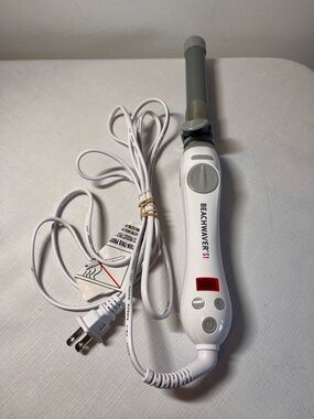 BEACHWAVER S1 Ceramic Curling Wand in White and Gray